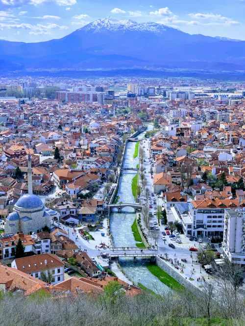 صورة سفر إلى Kosovo، ابقَ متصلاً في Kosovo مع شريحة eSIM